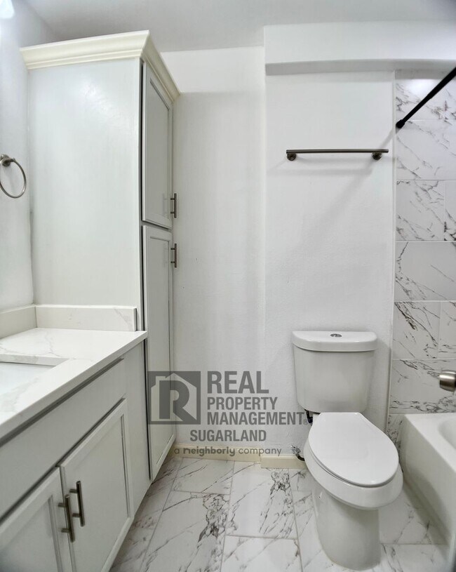 Building Photo - Gorgeous One Story Home in Sugar Land, TX