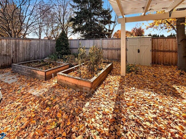 Building Photo - 1285 E Prohaska St