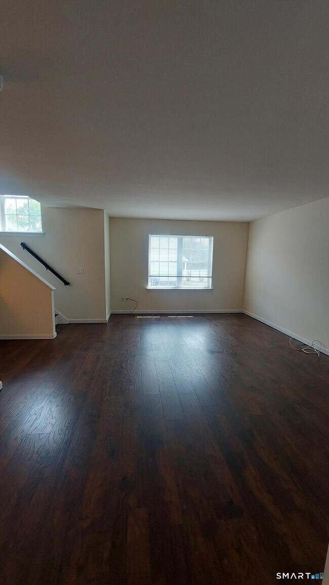 Building Photo - 11 Mannions Ln