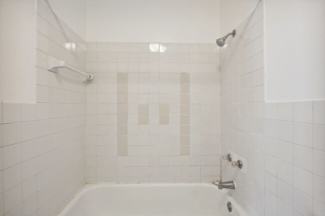 Building Photo - 2704 Garfield Ave