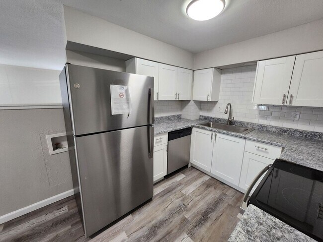 Building Photo - 1626 S Cascade Ave