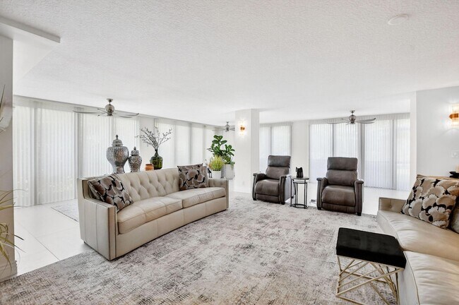 Building Photo - 7233 Promenade Dr