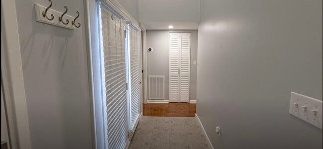 Building Photo - Knoxville 37920 - 2 bedroom with loft, 3 bath home in Cherokee Trail - Contact Adam Joachim 352-2...