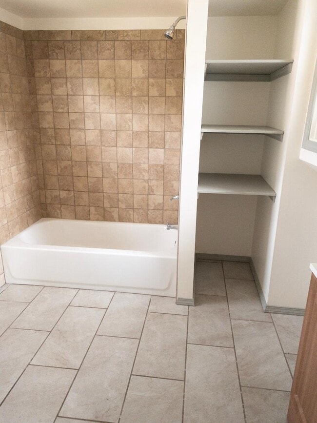 Building Photo - 737 Grove Ave