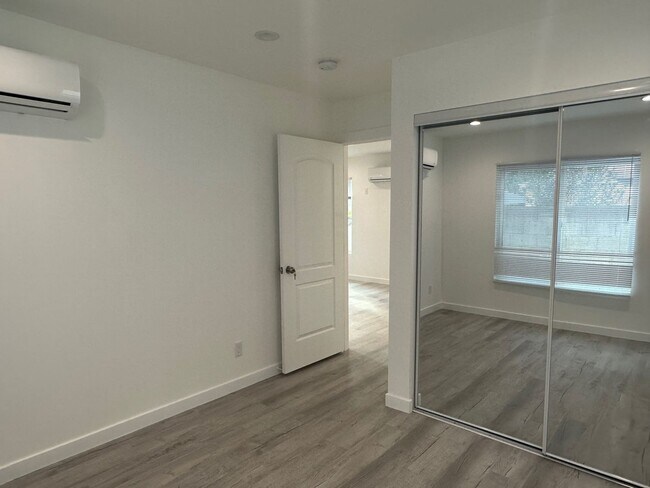 Building Photo - Stunning 3+2 ADU on a picturesque street i...