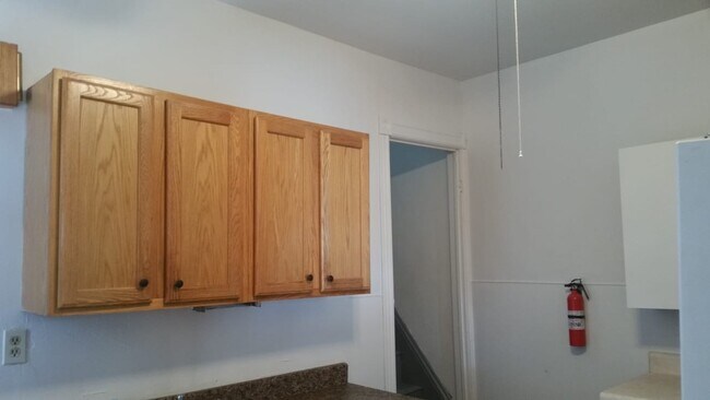 Building Photo - Large home for family!