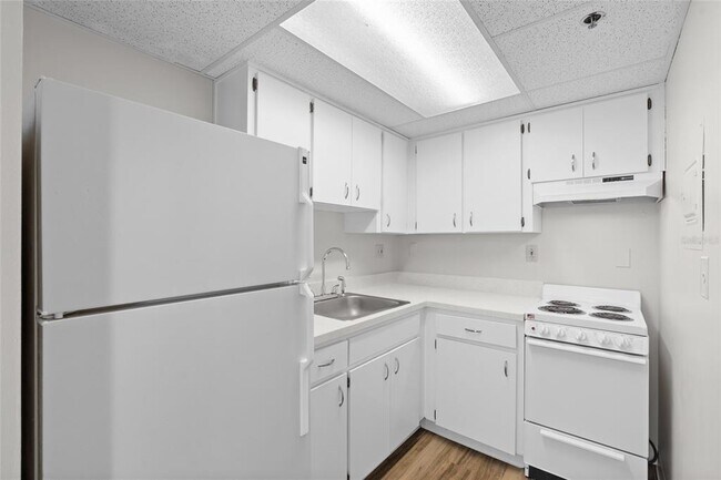 Building Photo - 411 1st Ave N