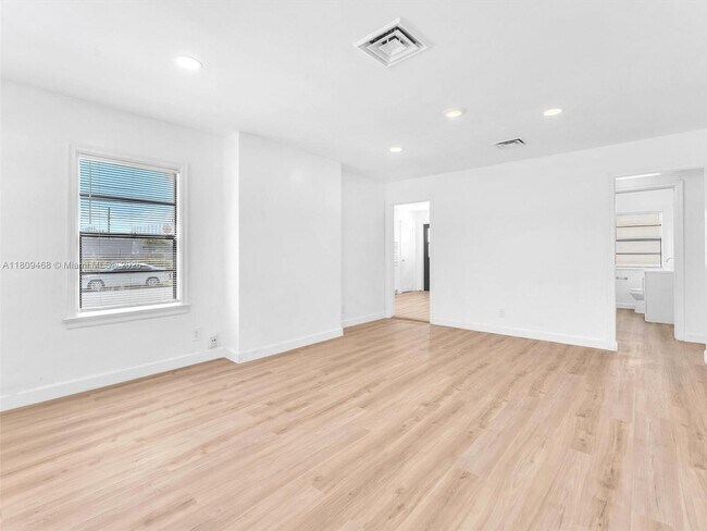 Building Photo - 443 Wilder St