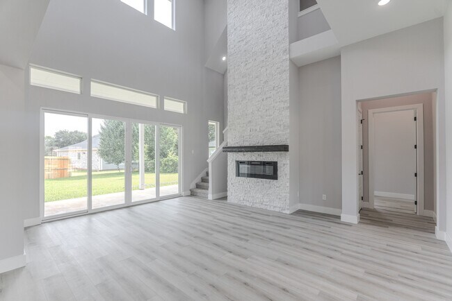 Building Photo - 624 Edgewood Dr