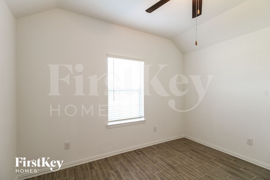 Building Photo - 9606 Mystic Way