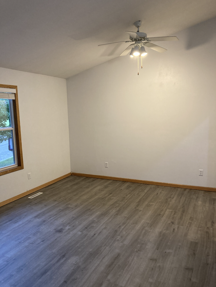 Living room with cathedral ceiling - 820 Spellman St