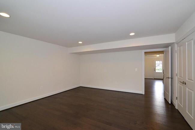 Building Photo - 10684 Viewmont Ln