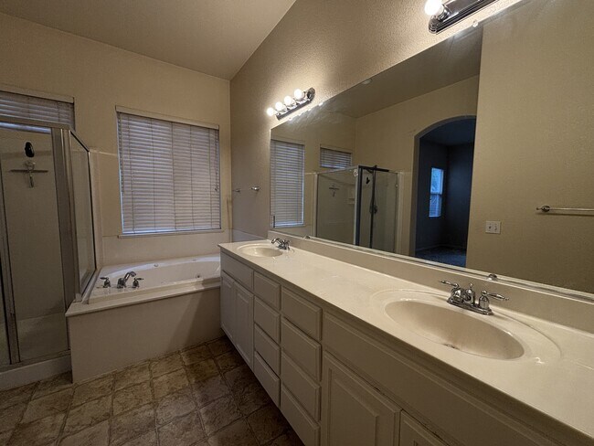 Building Photo - 5513 Goldseive Dr