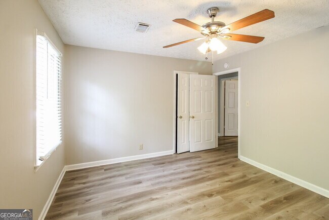 Building Photo - 895 Old Spring Way NE