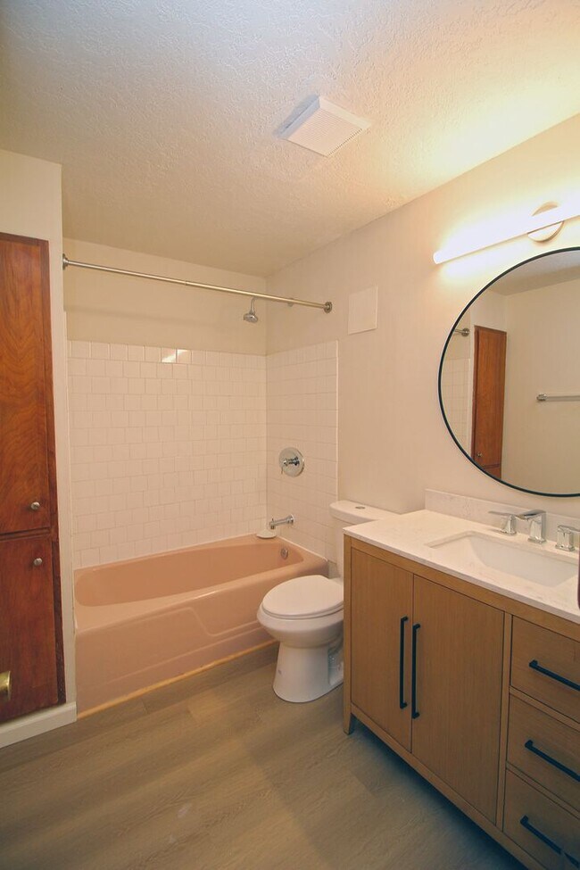 Building Photo - 3200-3236 SW Marigold St