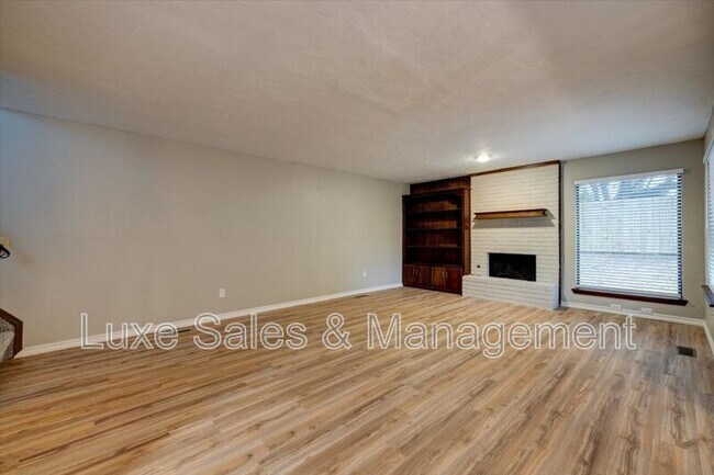 Building Photo - 1707 N Gleason Ave