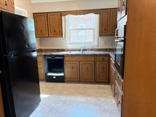 Building Photo - 304 Leland Dr