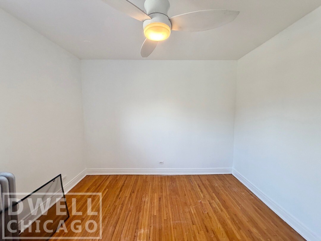 Building Photo - 7033 N Sheridan Rd