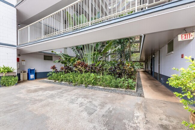 Building Photo - 95-061 Waikalani Dr