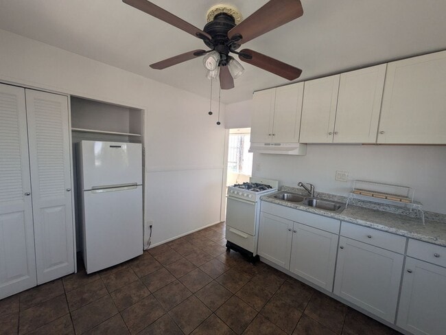 Building Photo - Studio ADU located behind a main house for...