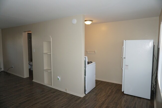 Building Photo - 214 S Wahsatch Ave