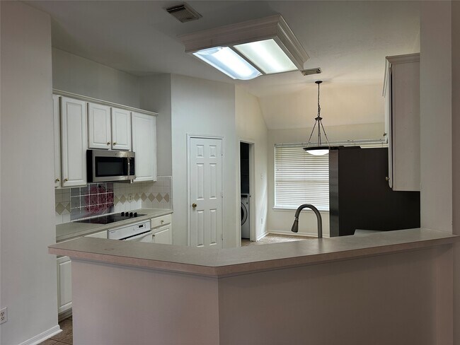 Building Photo - 15303 Marden Ct