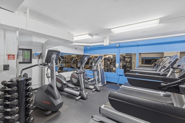 Building Photo - 2626 N Lakeview Ave