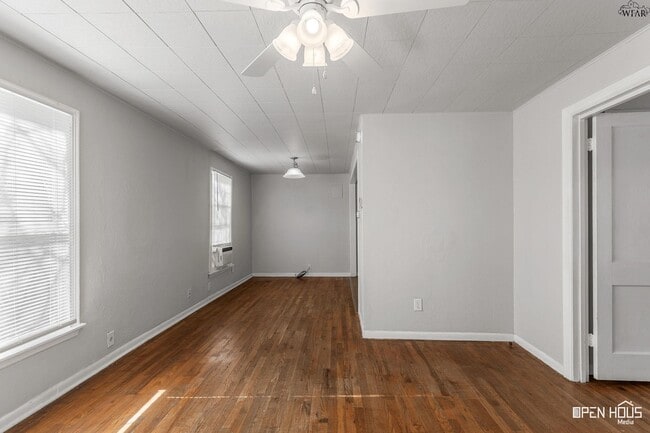 Building Photo - 2714 Sherman Rd