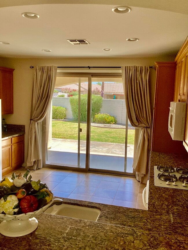 Building Photo - 41444 Via Arleta