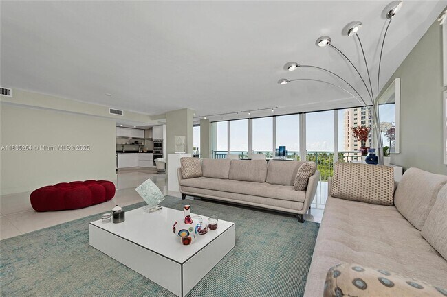 Building Photo - 607 Ocean Dr