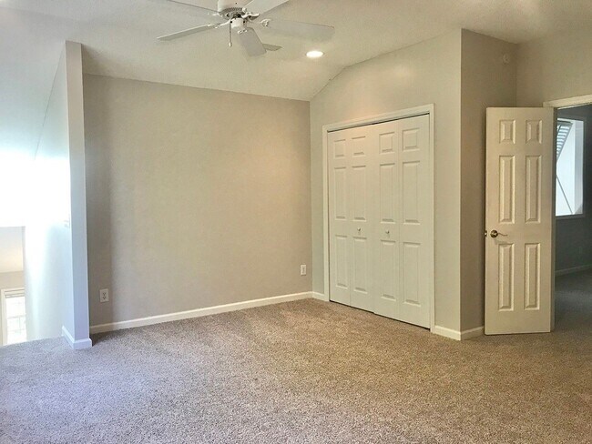 Building Photo - 3203 St James Dr SE