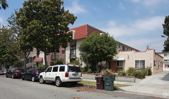Primary Photo - 1115 Raymond Ave
