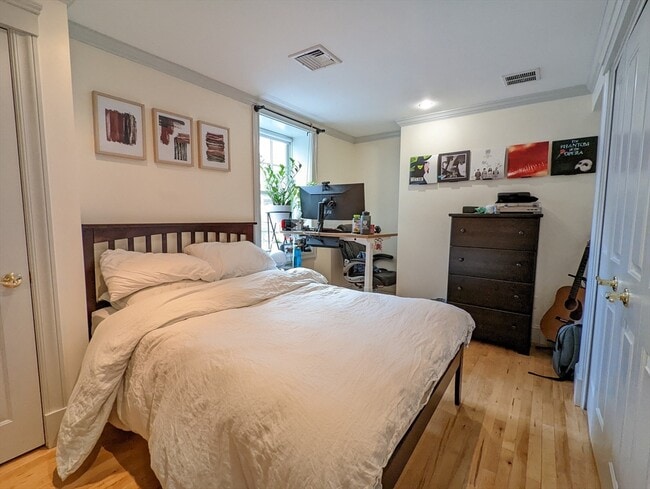 Building Photo - 210 Erie St