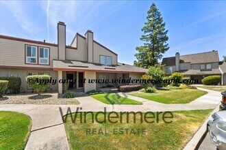 Building Photo - Easy Living in a Cozy West Sac Community!