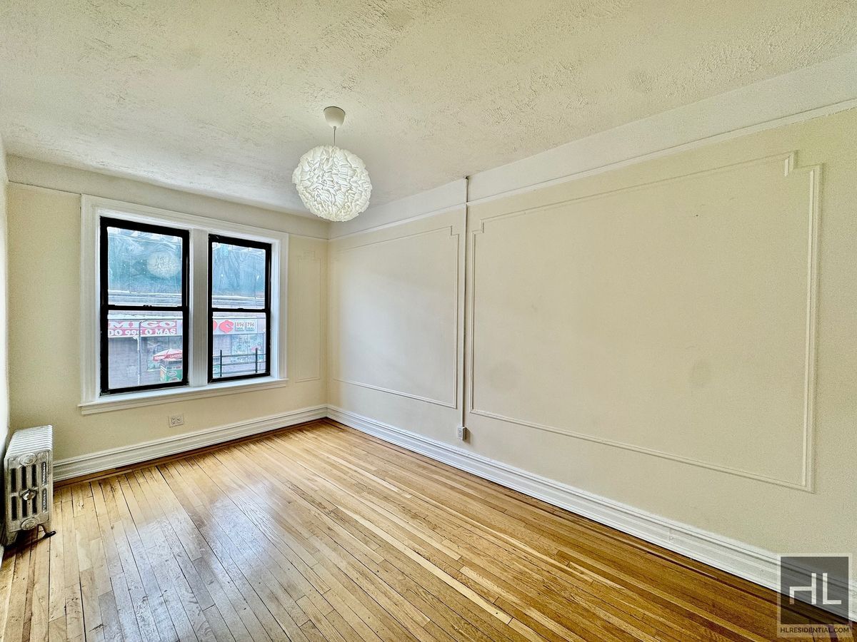 Building Photo - 79 STREET Stunning 2 bedroom close to all