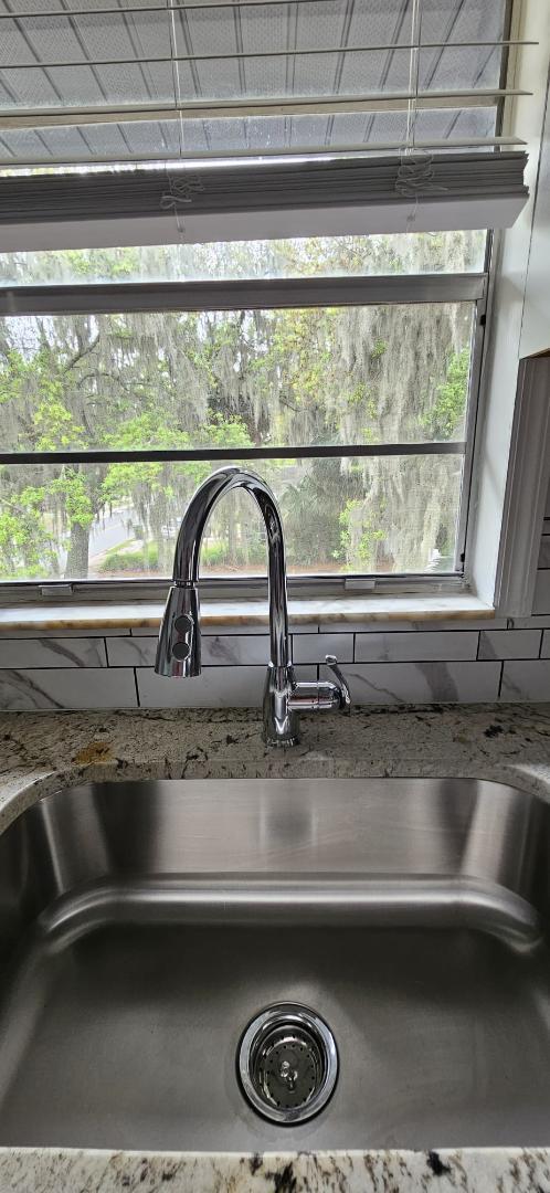 Building Photo - 101 S Moss St