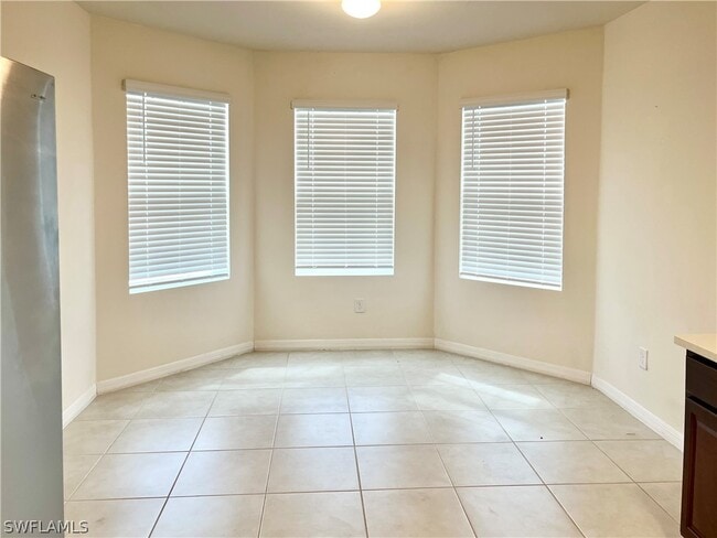 Building Photo - 1009 NE 11th St