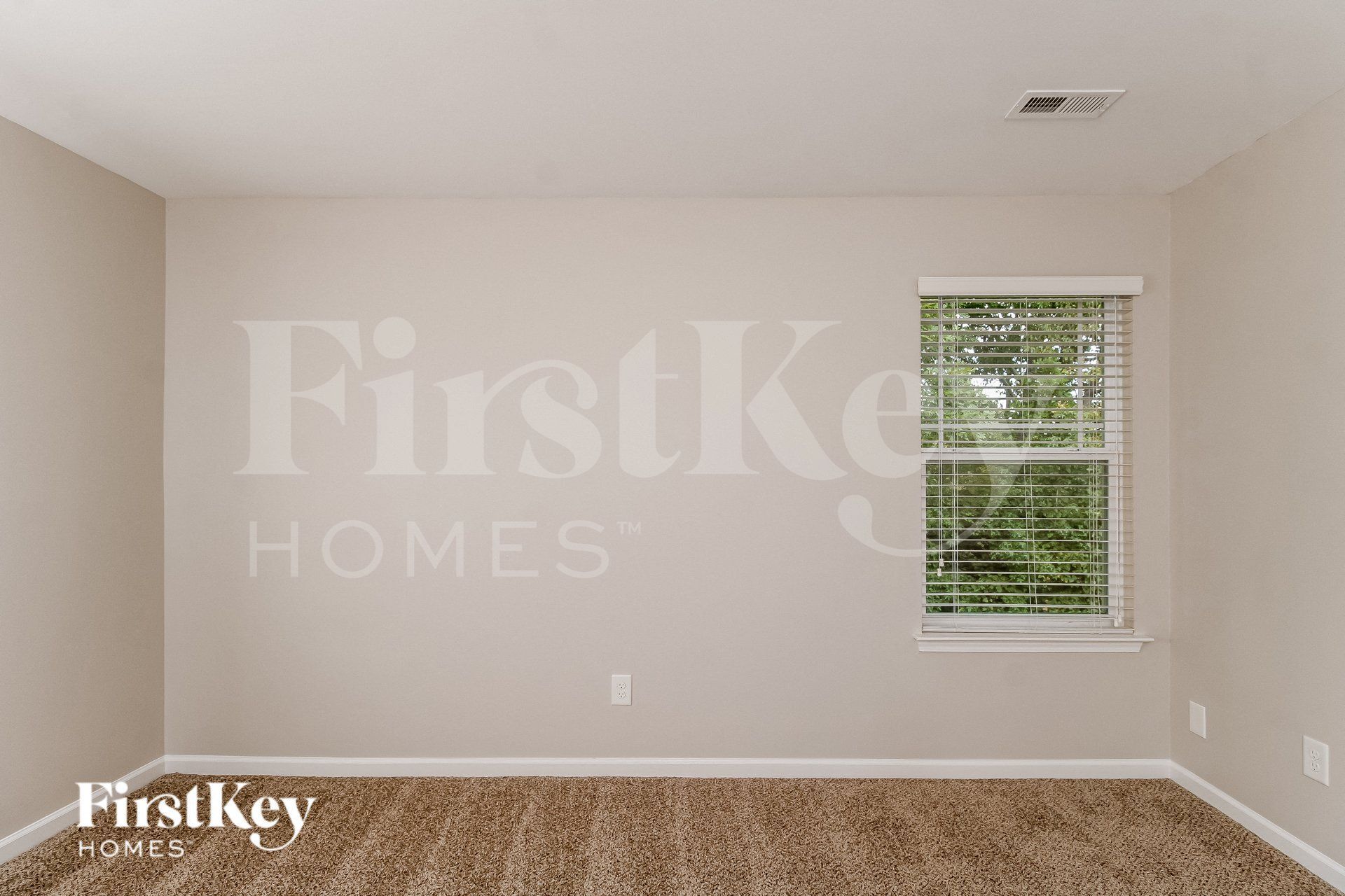 Building Photo - 2675 Lamplight Cir