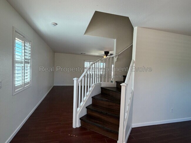 Building Photo - 6903 W Lawrence Ln