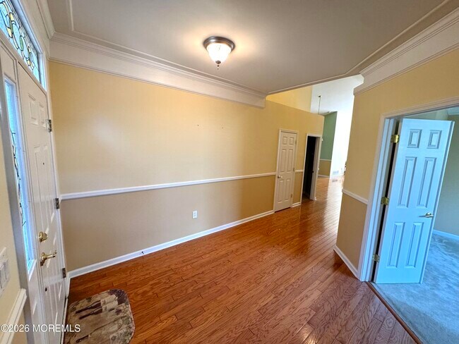 Building Photo - 105 Golf View Dr