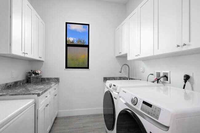 Building Photo - 1155 SW Bent Pine Cove