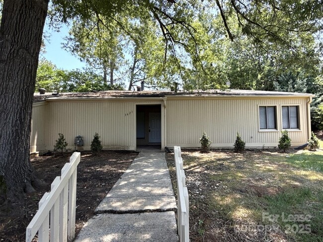Primary Photo - 3621 Willow Point Dr