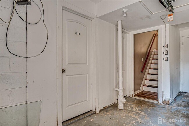 Building Photo - 57 Smith St