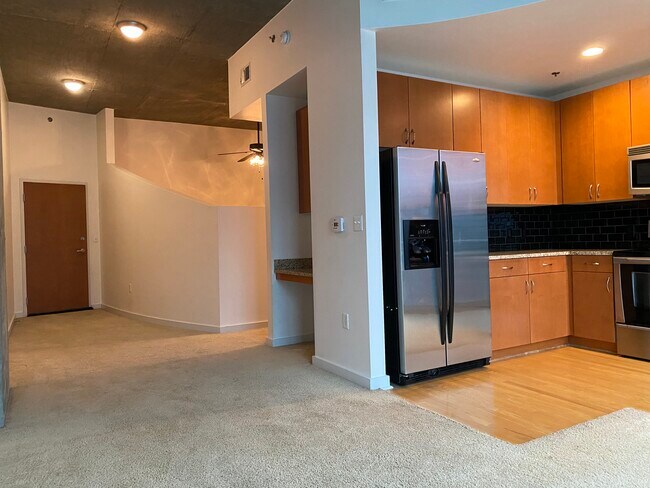 Building Photo - 301 Demonbreun St