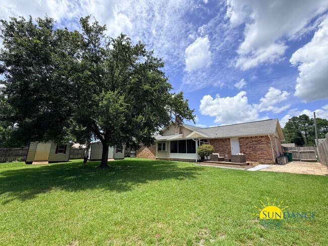 Building Photo - 541 E Timberlake Dr