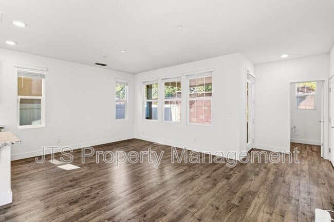 Building Photo - 3949 Aristotle Cir