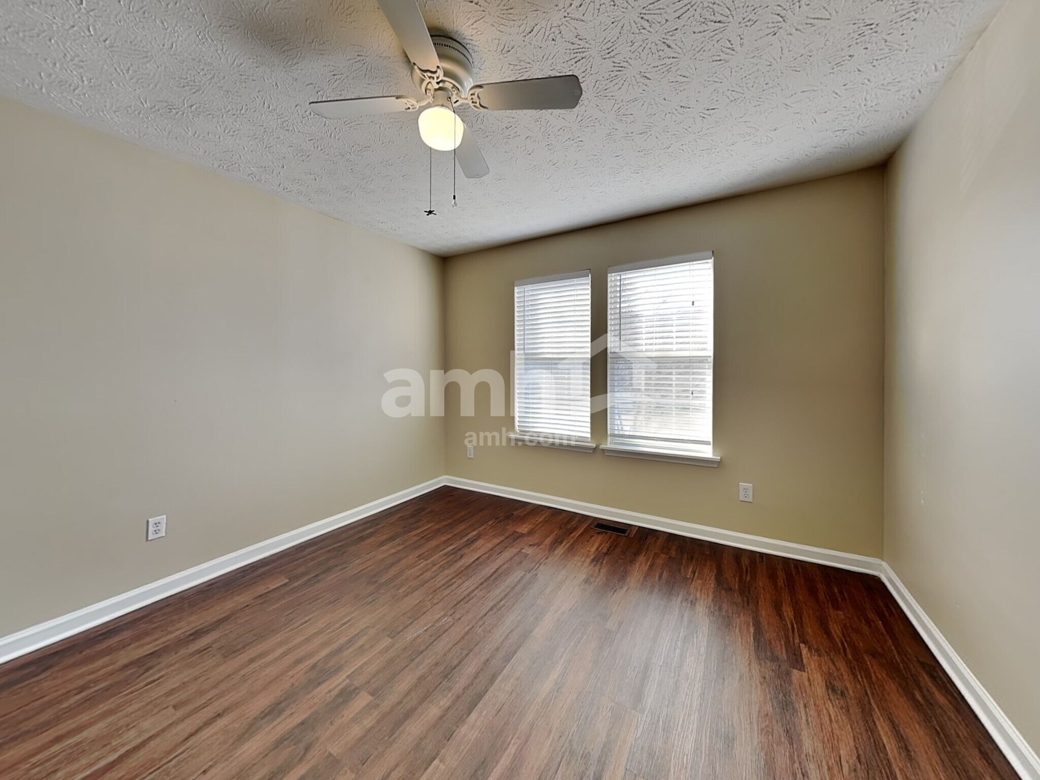 Building Photo - 227 Starlyn Dr