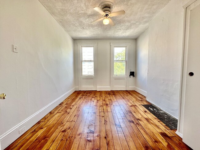 Building Photo - 521 Willow Ave