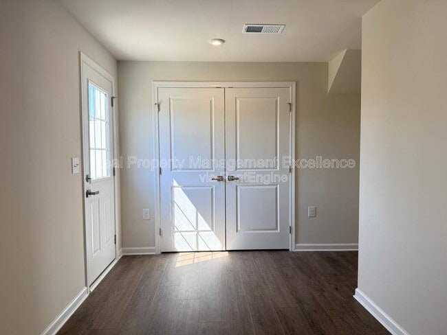 Building Photo - 372 Grand Silo Rd