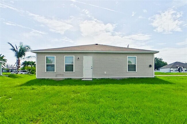 Building Photo - 2920 NE 2nd Ave